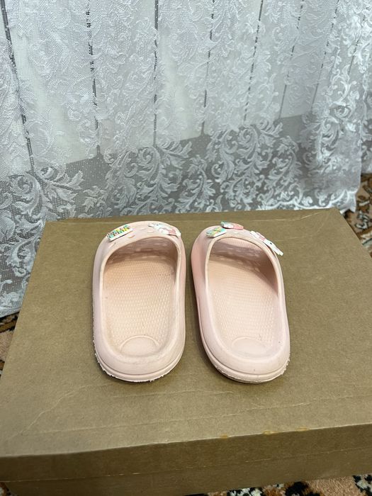 Дитячі тапочки, шльопанці, на дівчинку, 25 розмір.