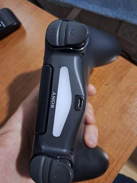 Vendo Ps4 com 2 comandos.