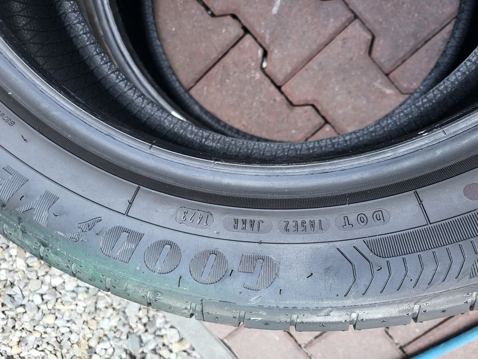 GoodYear EffectialGrip 215/55/18 95ah