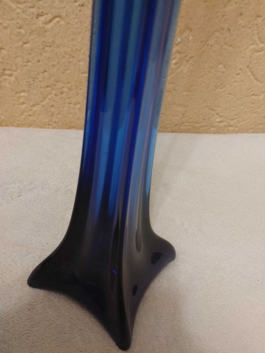 Wazon z blekitnego szlka artystycznego