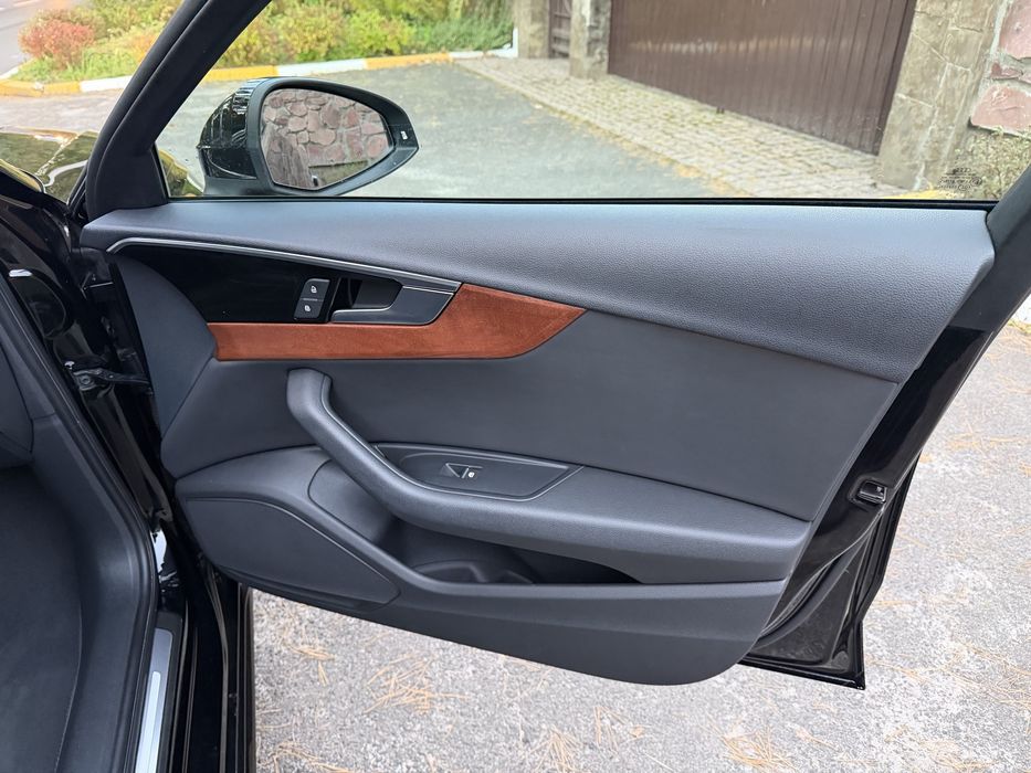 Audi A4 2020 рік