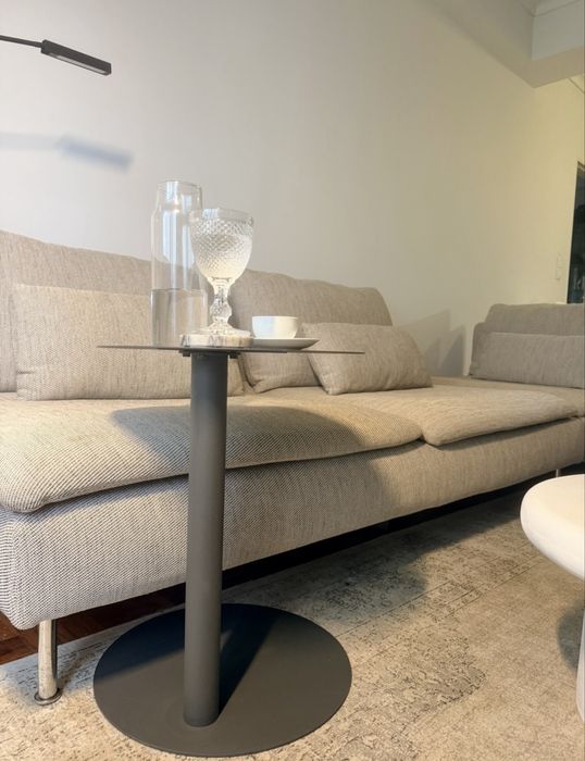 Mesa auxiliar redonda SKLUM – Cinza