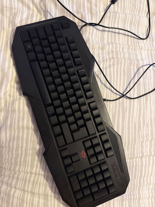 Teclado gaming semi-novo