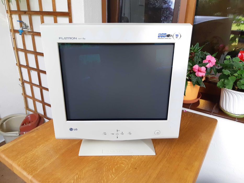 Monitor CRT LG Flatron 795FT Plus 17"  - 1600x1200 160Hz do retro PC
