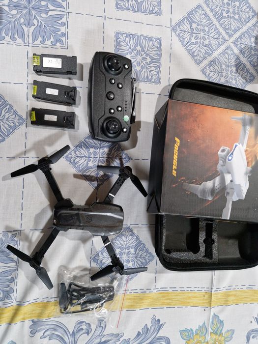 Drone Pro  com câmaras duplas e 3 baterias  . Novo