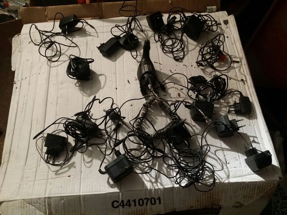 Car radio, mobile phone chargers, xenon H7 bulbs, etc.64741081998721122