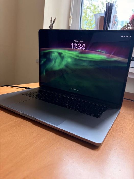 MacBook Pro 15” 2018 – Intel Core i7 | 16 GB RAM | 256 GB SSD | Excelente estado