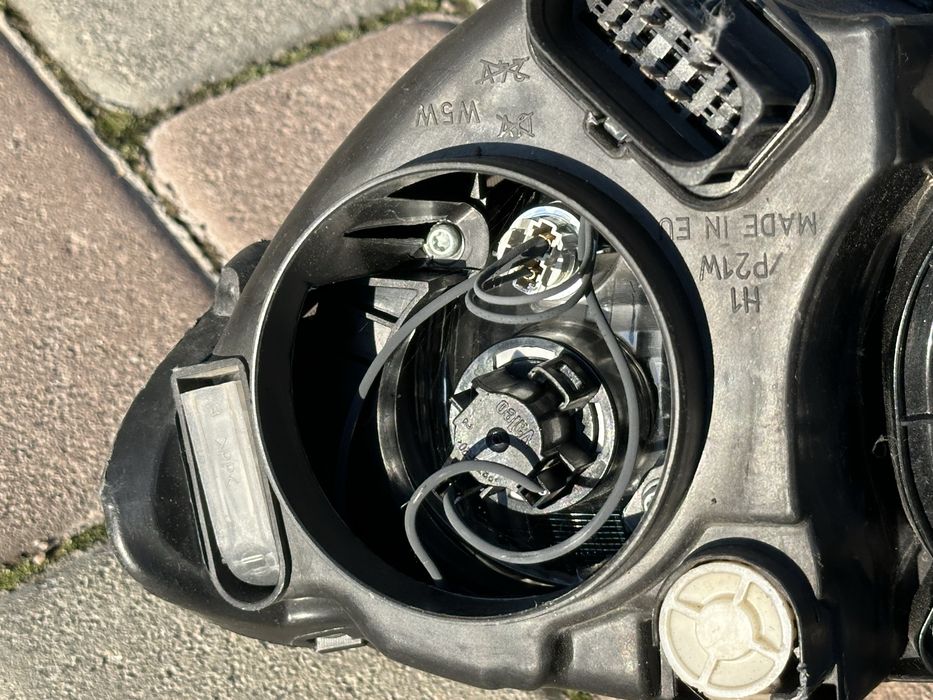 Фара seat leon bi xenon адаптивний. Ціну пропонуйте
