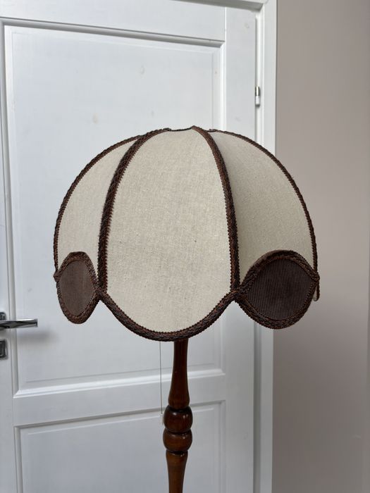Lampa ze stolikiem PRL działająca