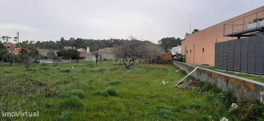 Terreno Rustico com 740 m2 perto Pingo Doce da Marinha Grande