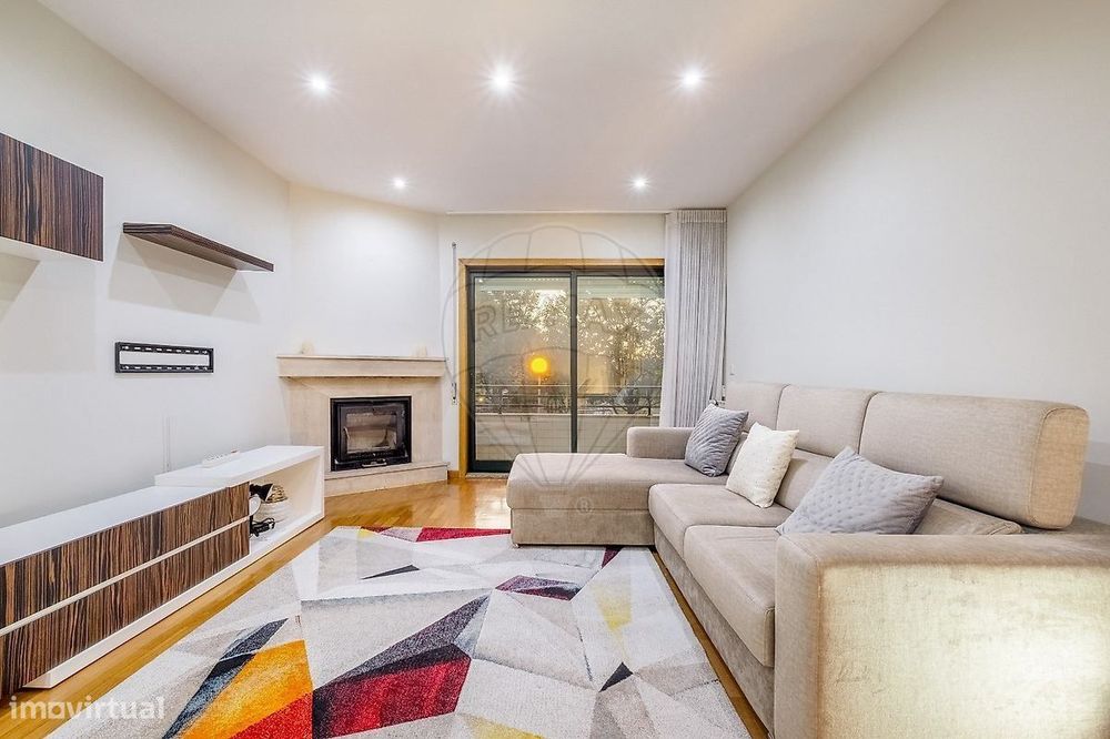 Apartamento T3 C/Varanda - S.mamede Infesta