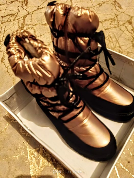 Buty  sniegowce .