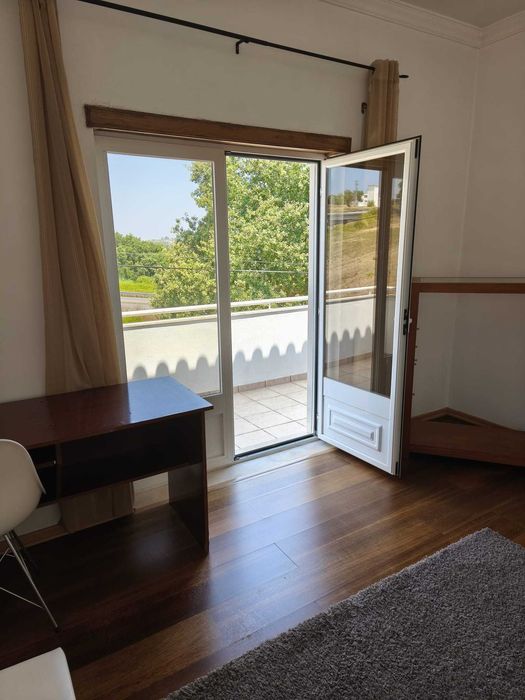 Quarto suite em Alcobaça com closet e WC privado
