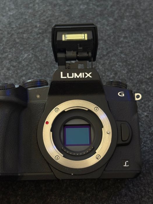 Câmara Panasonic Lumix G85/G80 (corpo + acessórios)