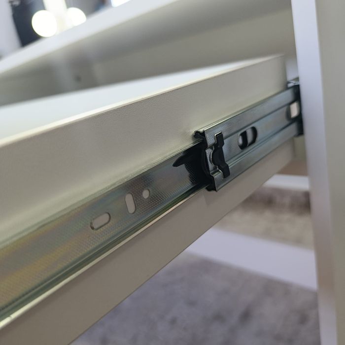 Biurko kosmetyczne z dużym lustrem i oświetleniem NOWE