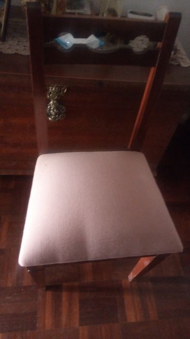 Cadeira estofada rosa velho + conjunto 6 cadeiras antigas em couro
