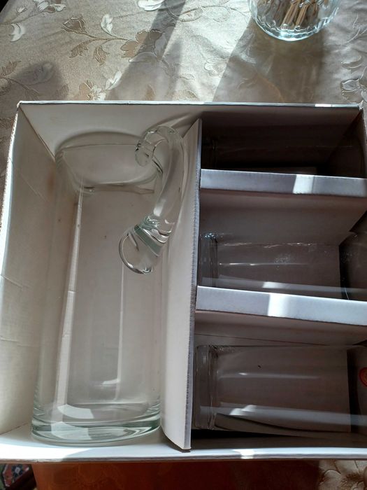 Caneca e 6 copos sumo