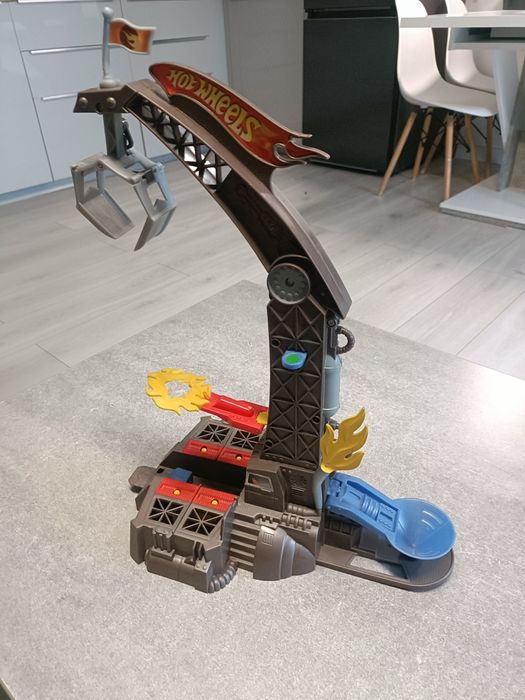 Dźwig hot wheels