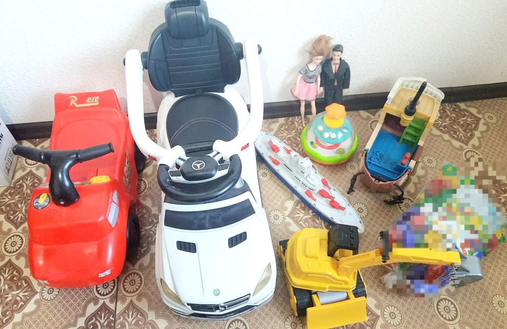 Много разных игрушек