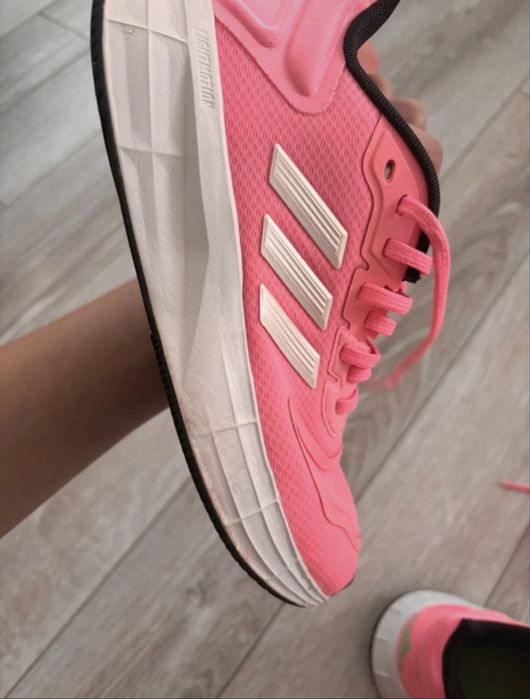 Buty sportowe marki Adidas
