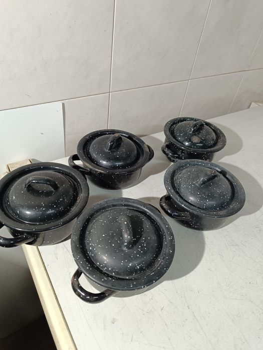 Panelas pequenas em esmalte