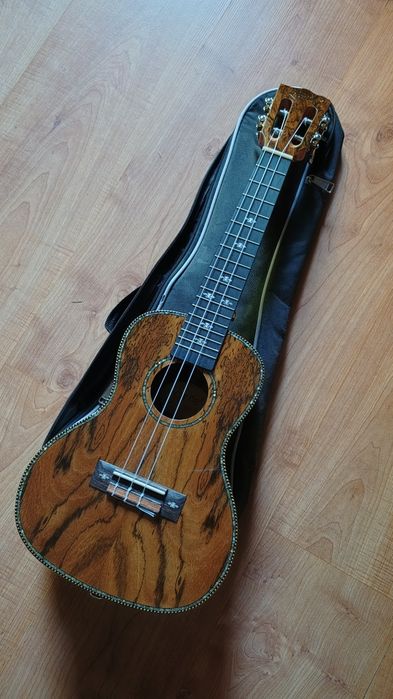 Ukulele Ever Play LA9-24