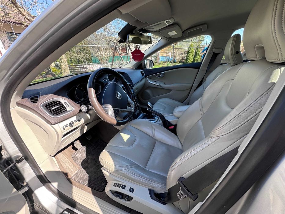 Volvo v40 country cross