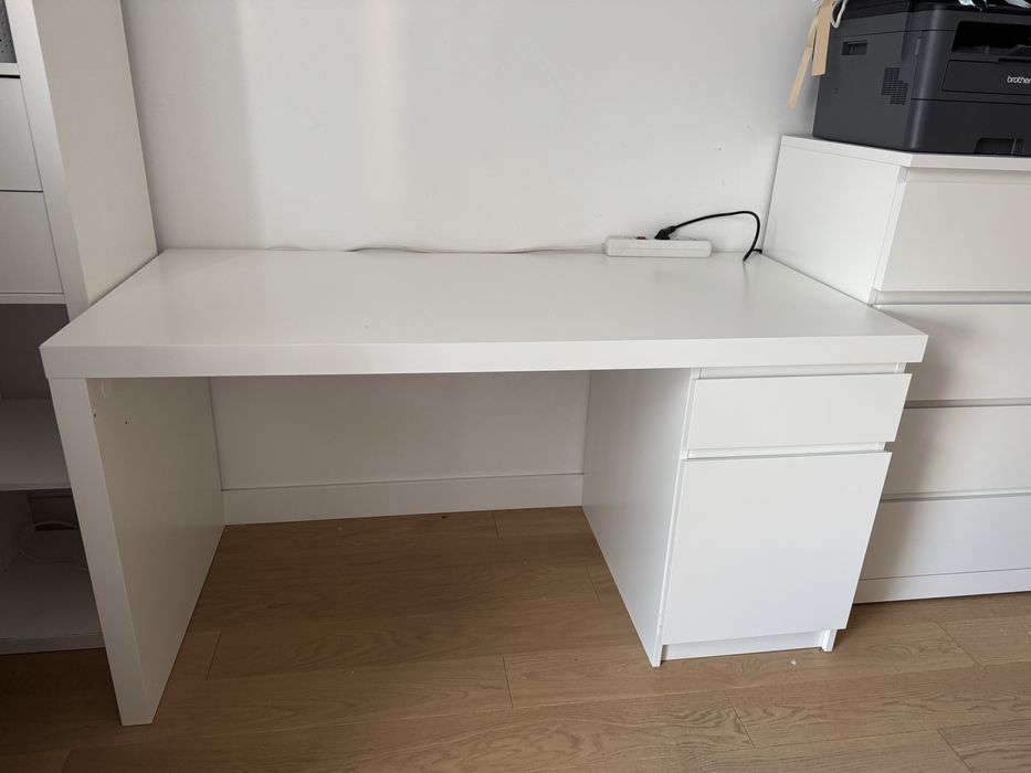 Biurko ikea malm w bardzo dobrym stanie