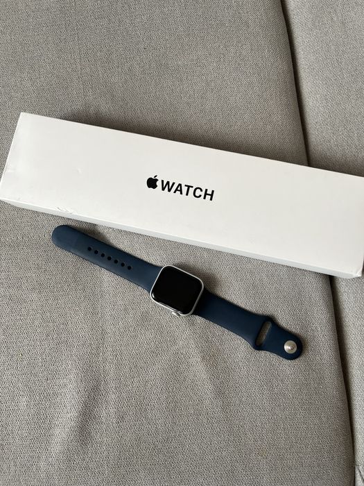 Продам Apple Watch SE 40 мм