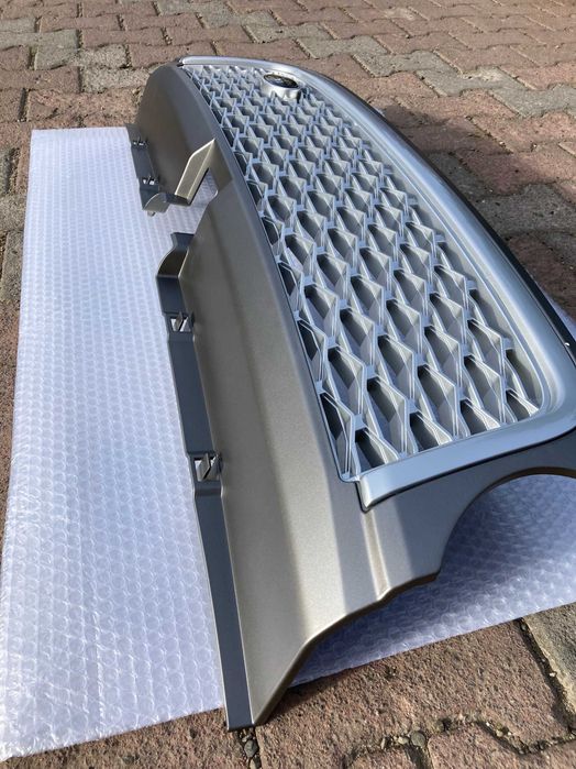 Решетка радиатора LAND ROVER RANGE ROVER SPORT 2010-2013год.