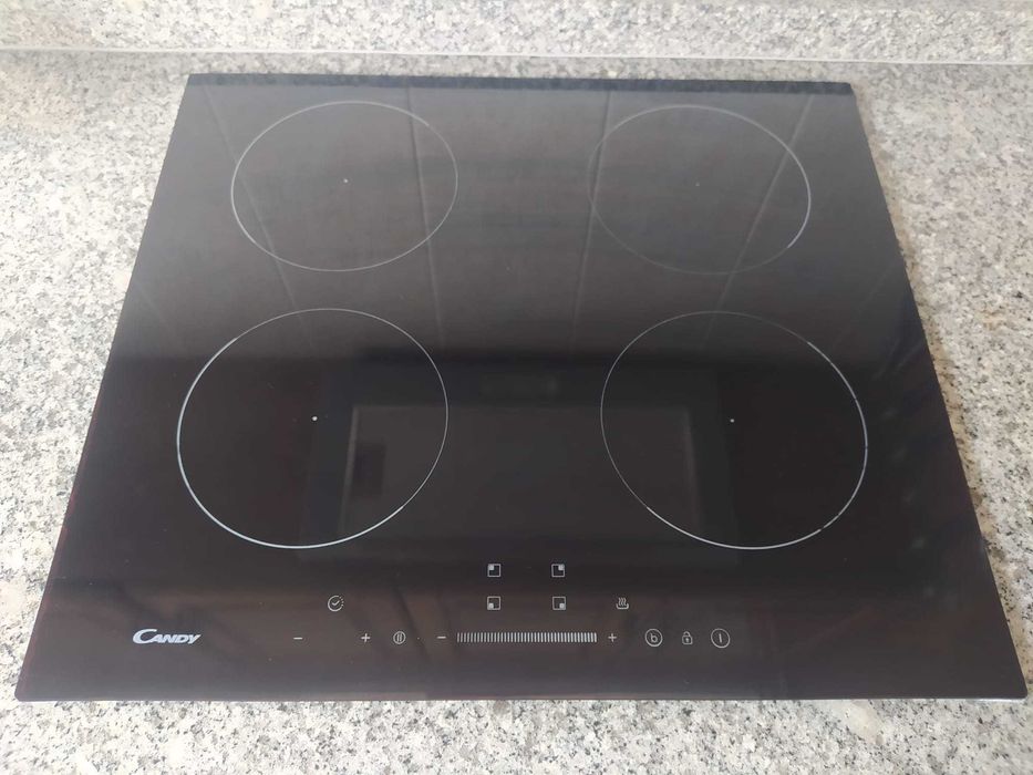 Mesa  fogao  e forno.