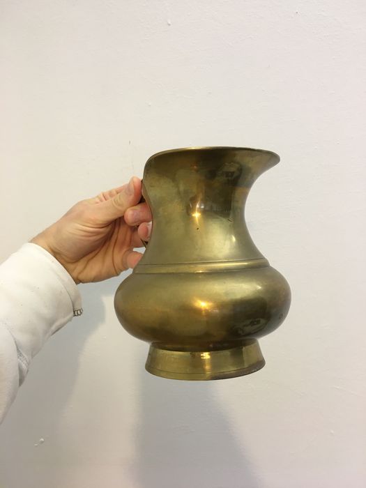 Jarro antigo por estrear (antiguidade vintage)