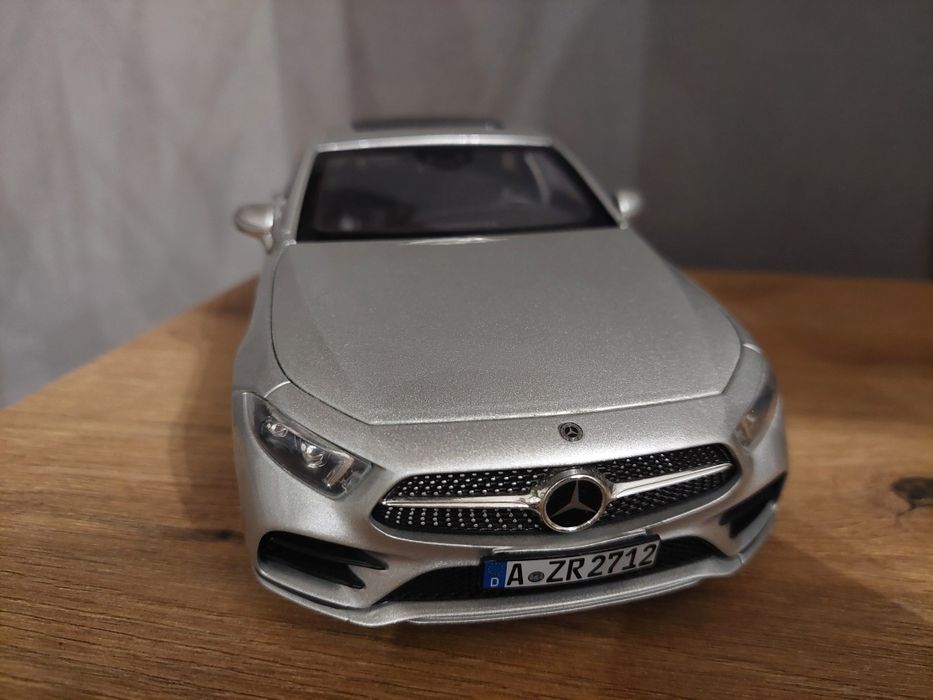 Model 1:18 Mercedes CLS Norev