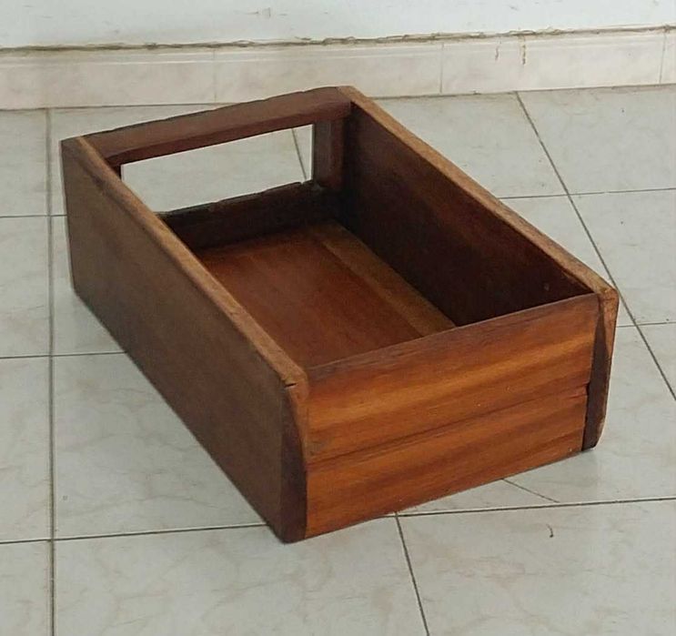 Antiga/Invulgar Caixa da Correspondência Ant. Escola Indust. e Comercl