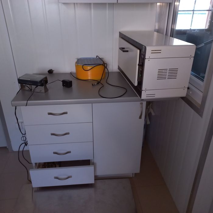 Sprzedam wyposażenie gabinetu weterynarii