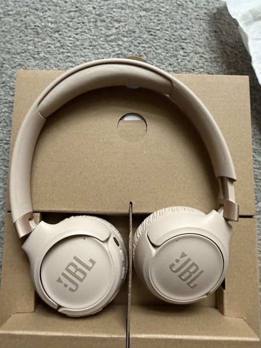 JBL  Tune 680 nc