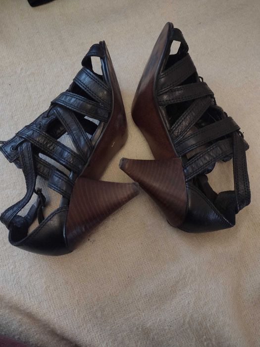 Sprzedam damskie sandały na obcasie firmy F&F rozm. 38