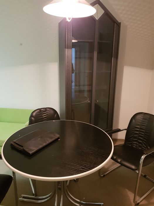 Sprzedam stół z krzeslam komplet