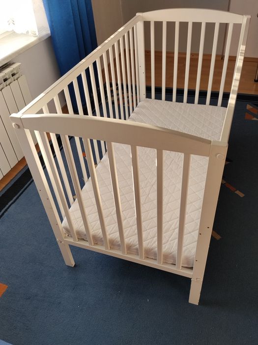 Łóżeczko dziecięce z materacem