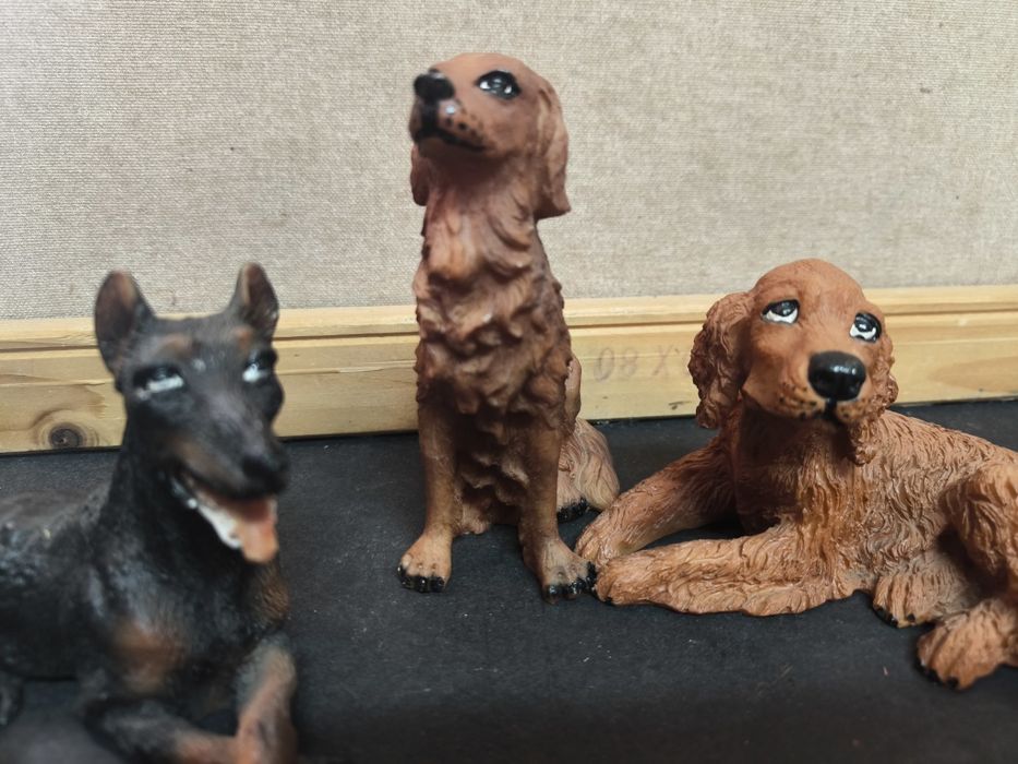 Miniaturas Cães Doberman e Retriever
Lindo conjunto de 3 estatuetas/mi