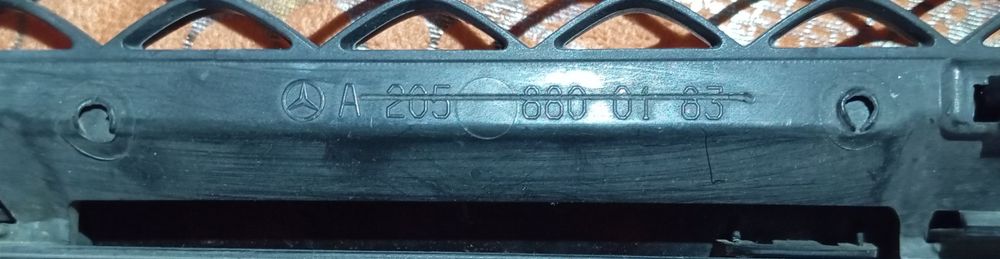 Grelha frontal original Mercedes Benz w205. C220 Cor: Preto