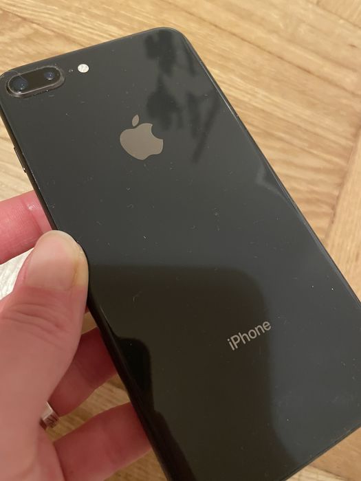 iPhone 8 Plus Czarny 64 GB