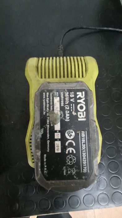 Rebarbadora a Bateria Ryobi + Carregador + 2 Baterias