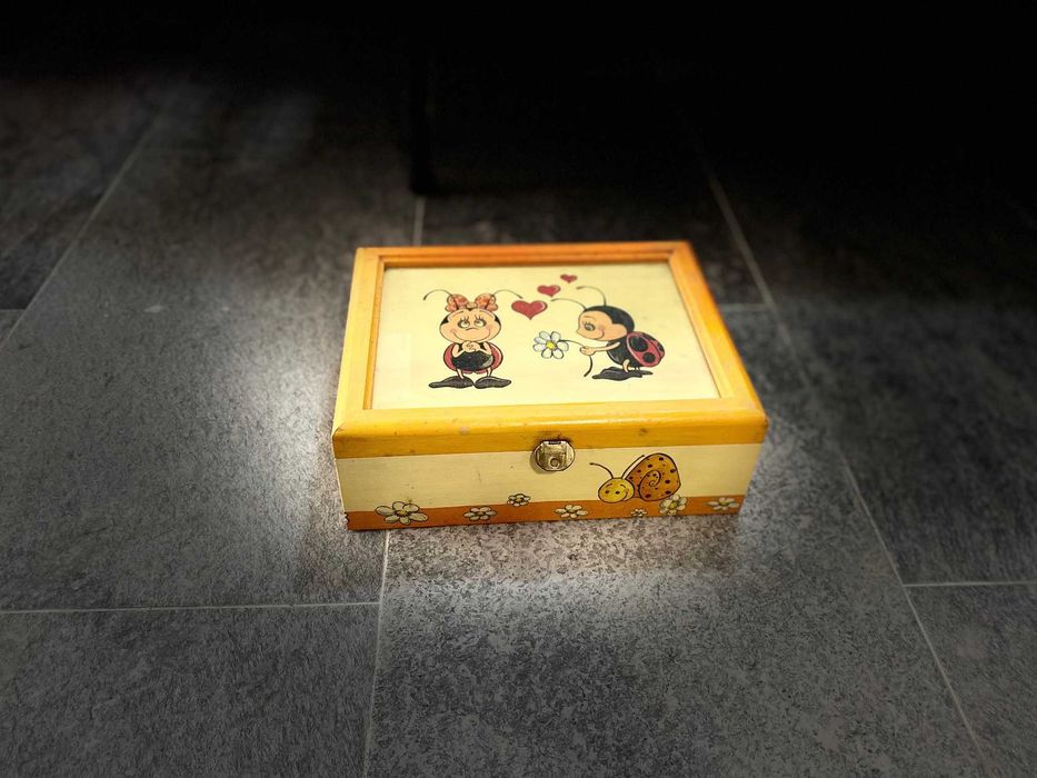 Quadros e caixa - 30€435433338841999361