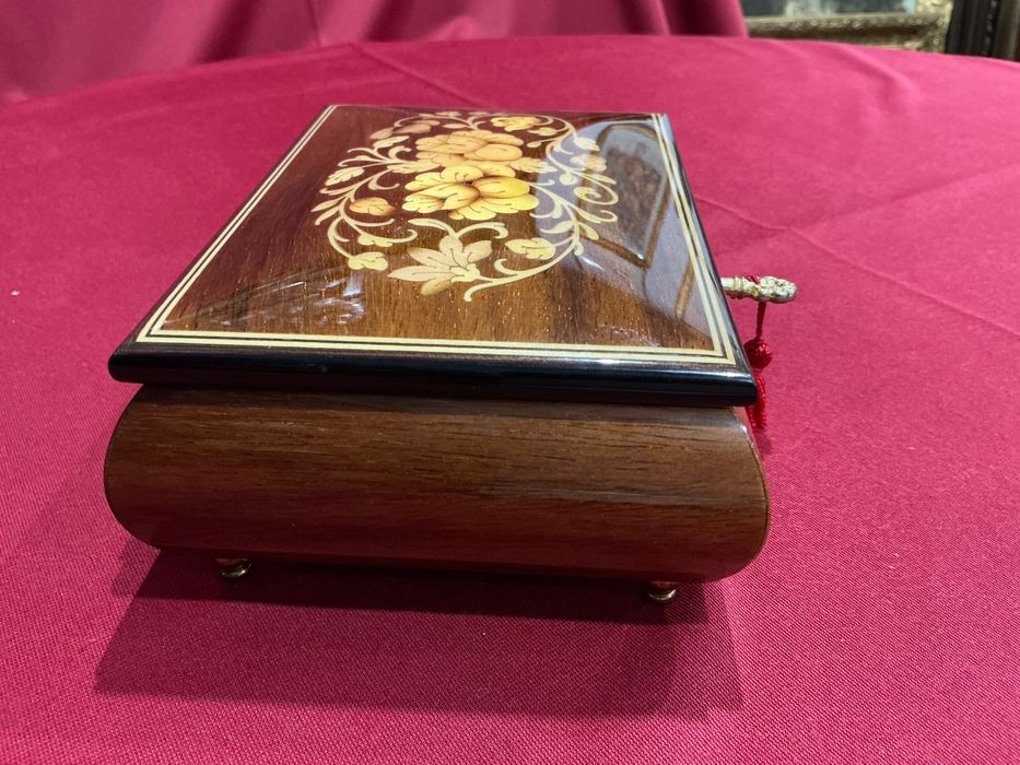 Caixa joias musical com 17x12 cm ,,,anúncios abaixo