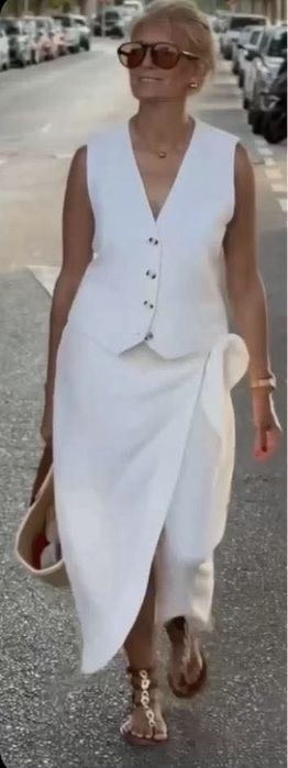 Лляний жіночий костюм