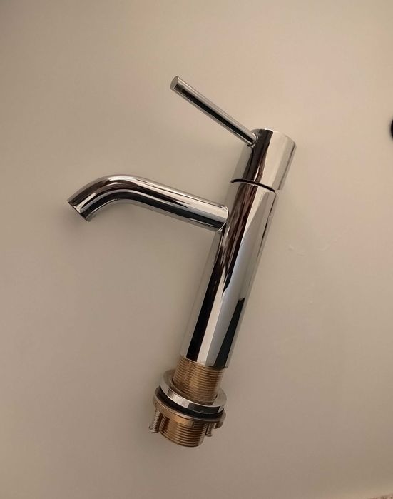 Niska bateria umywalkowa chromowana srebrna kran