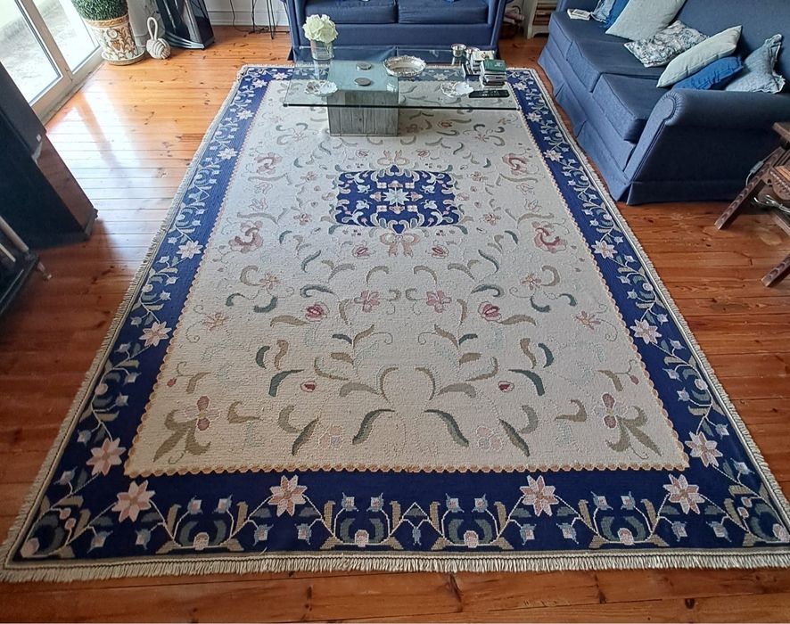 Tapete estilo Arraiolos (não é original)