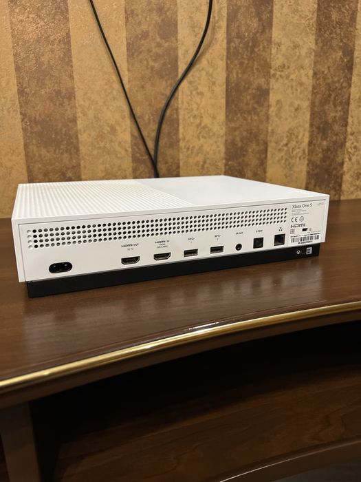 ПРОДАМ ОБМЕН Игровая Приставка Xbox One S Digital Edition 1Tb консоль