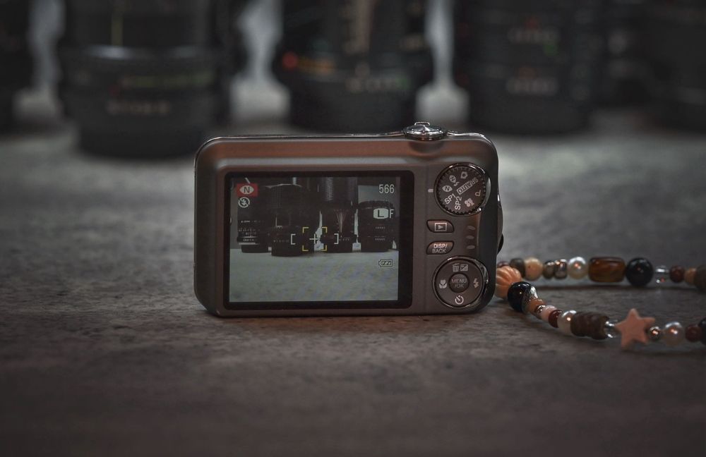Vintage Y2k SuperCCD Fujifilm + etui, 4GB SD, pasek, ładowarka
